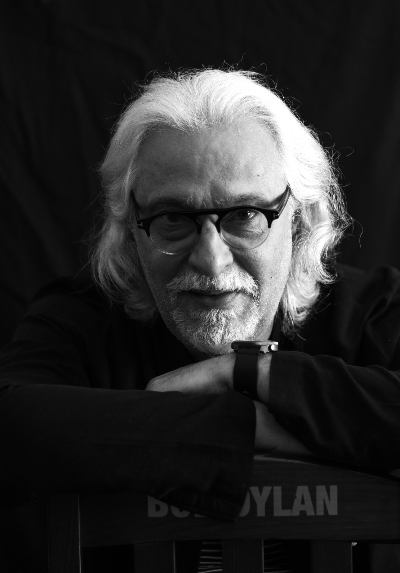 Retrato en blanco y negro del poeta Antonio García Teijeiro
